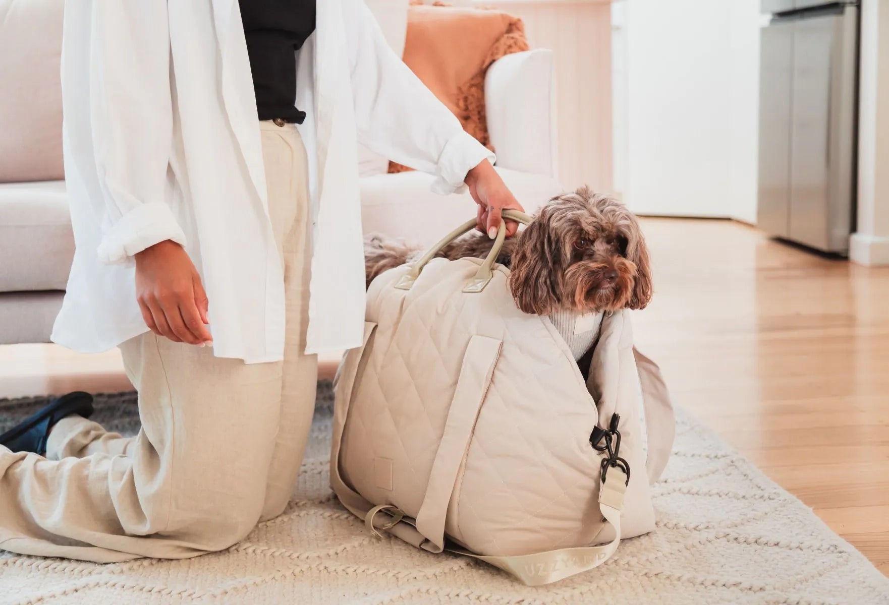 Fuzzyard - Hundetasche und Autositz in beige